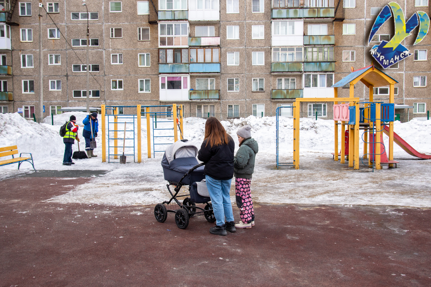 Сайт новости дня. Российский двор. Двор дома. Детский площадка для города. Костромские площадки на улице.