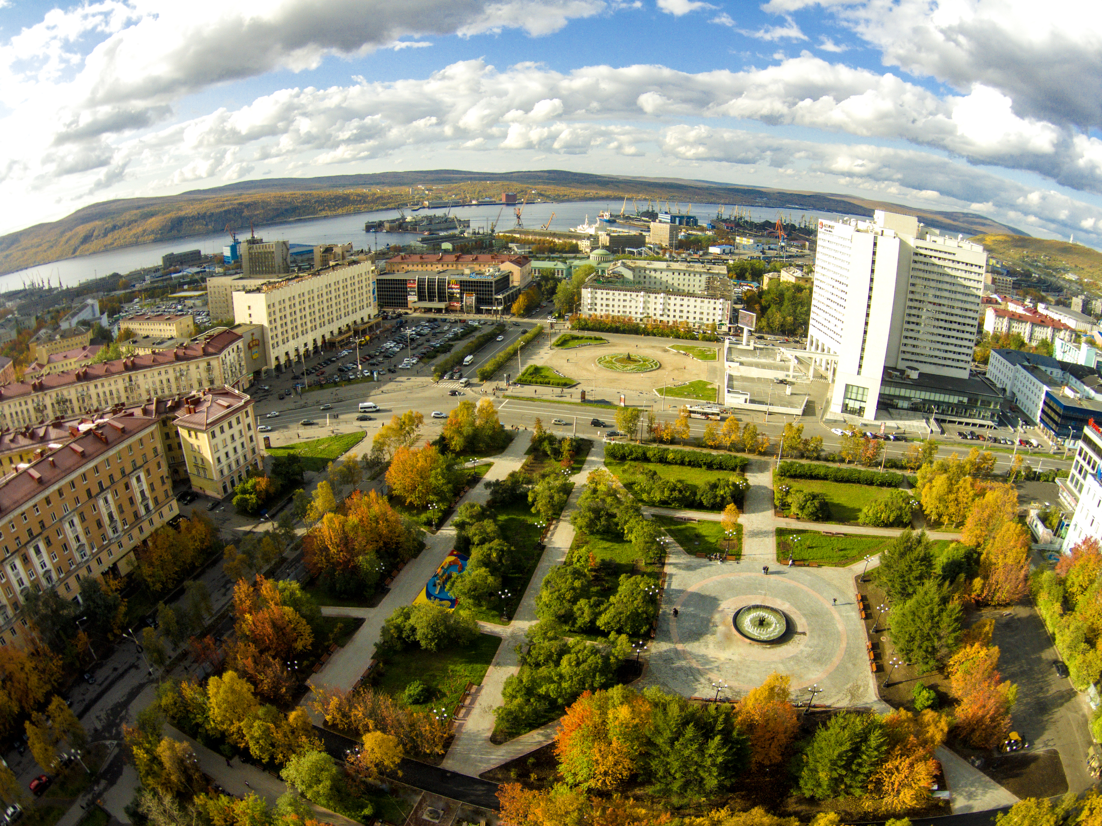 Центр гор. Площадь пять углов Мурманск. Мурманск 5 углов. Центр Мурманска 5 углов. Мурманск сквер на 5 углах.