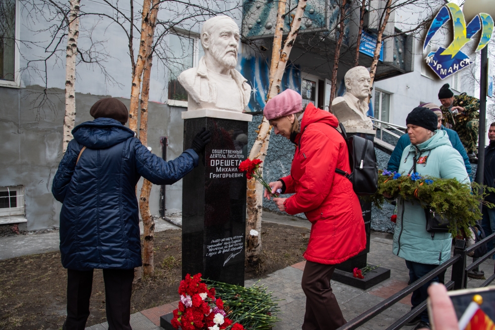 10 мая выход. Аллея писателей Мурманск. Аллея героев Мурманск.